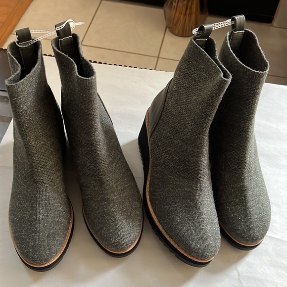 Sofft
Elaina Waterproof Knit Wedge Booties. - Picture 5 of 11